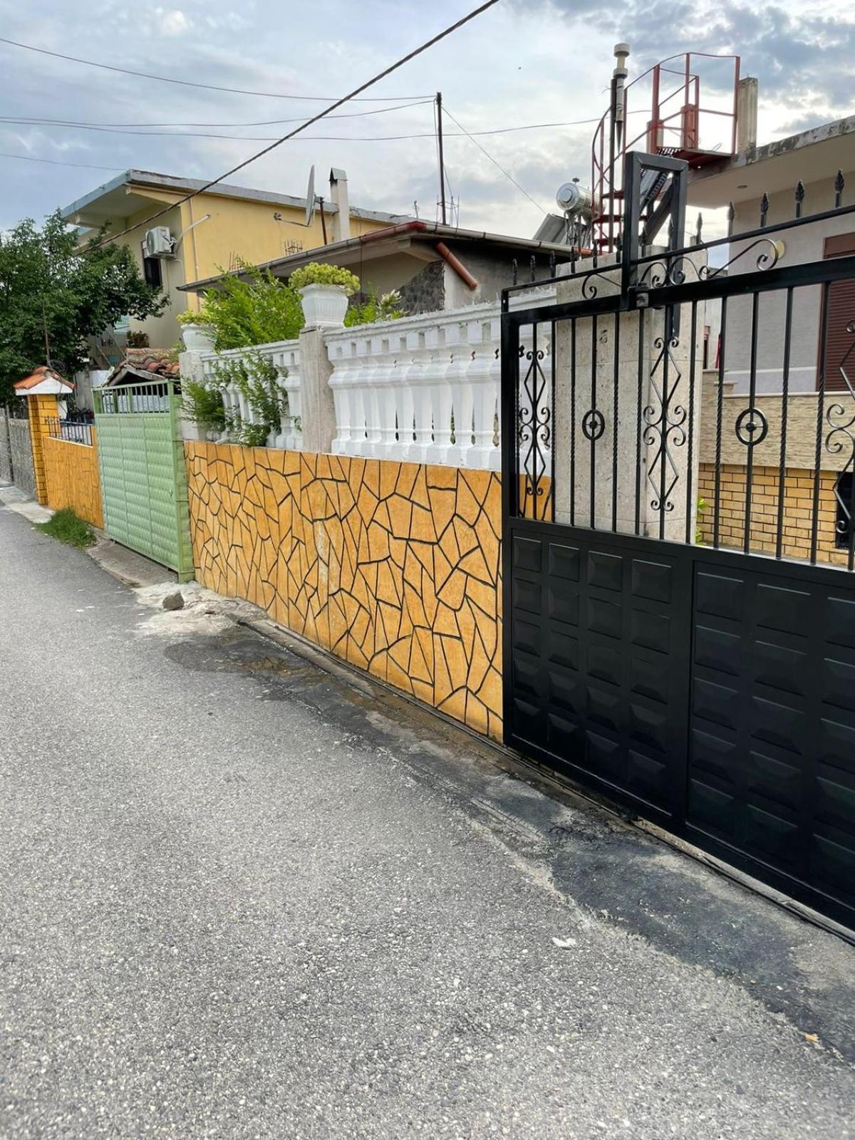 Anel'S Guesthouse Berat Eksteriør bilde