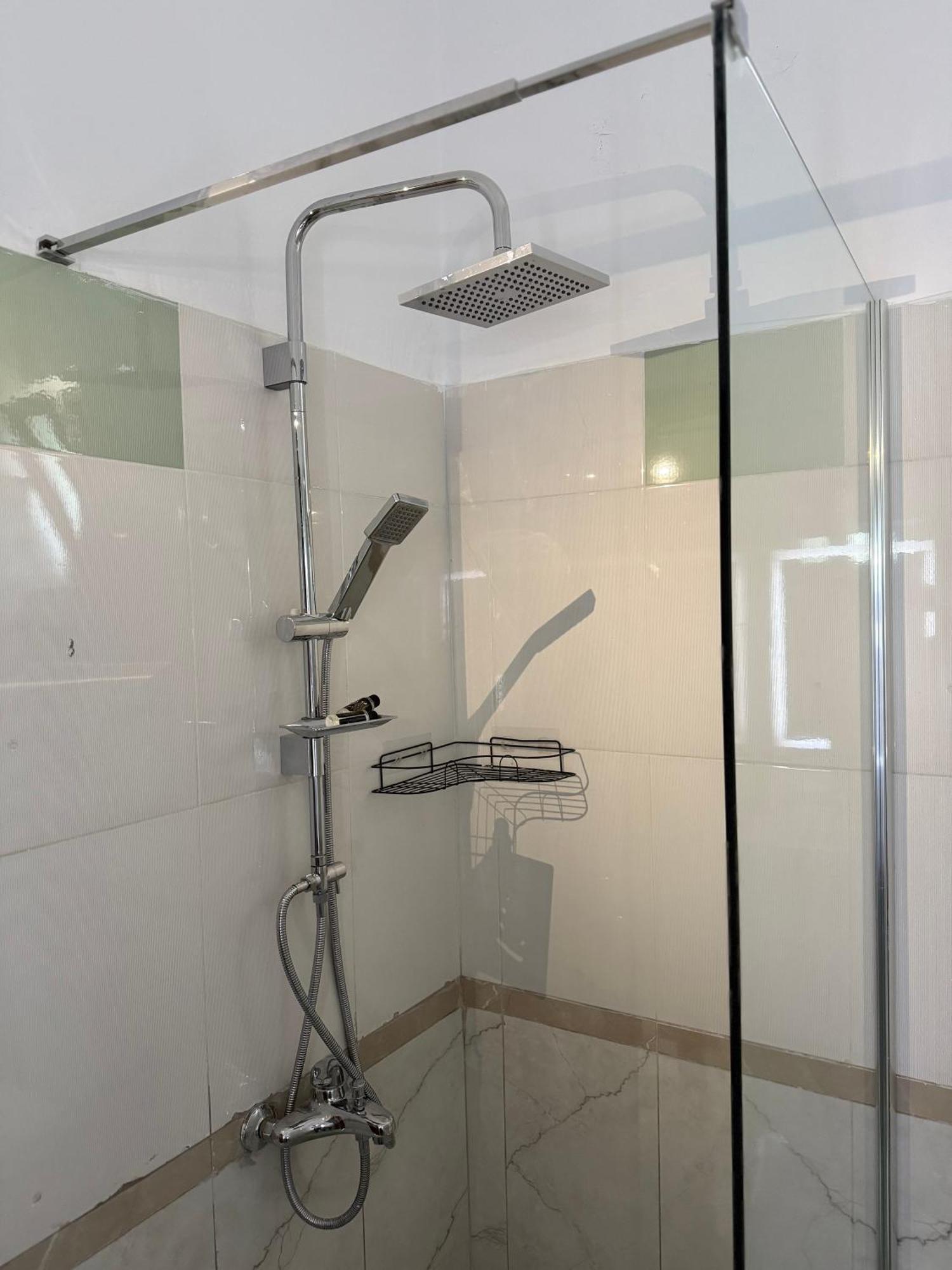 Anel'S Guesthouse Berat Eksteriør bilde