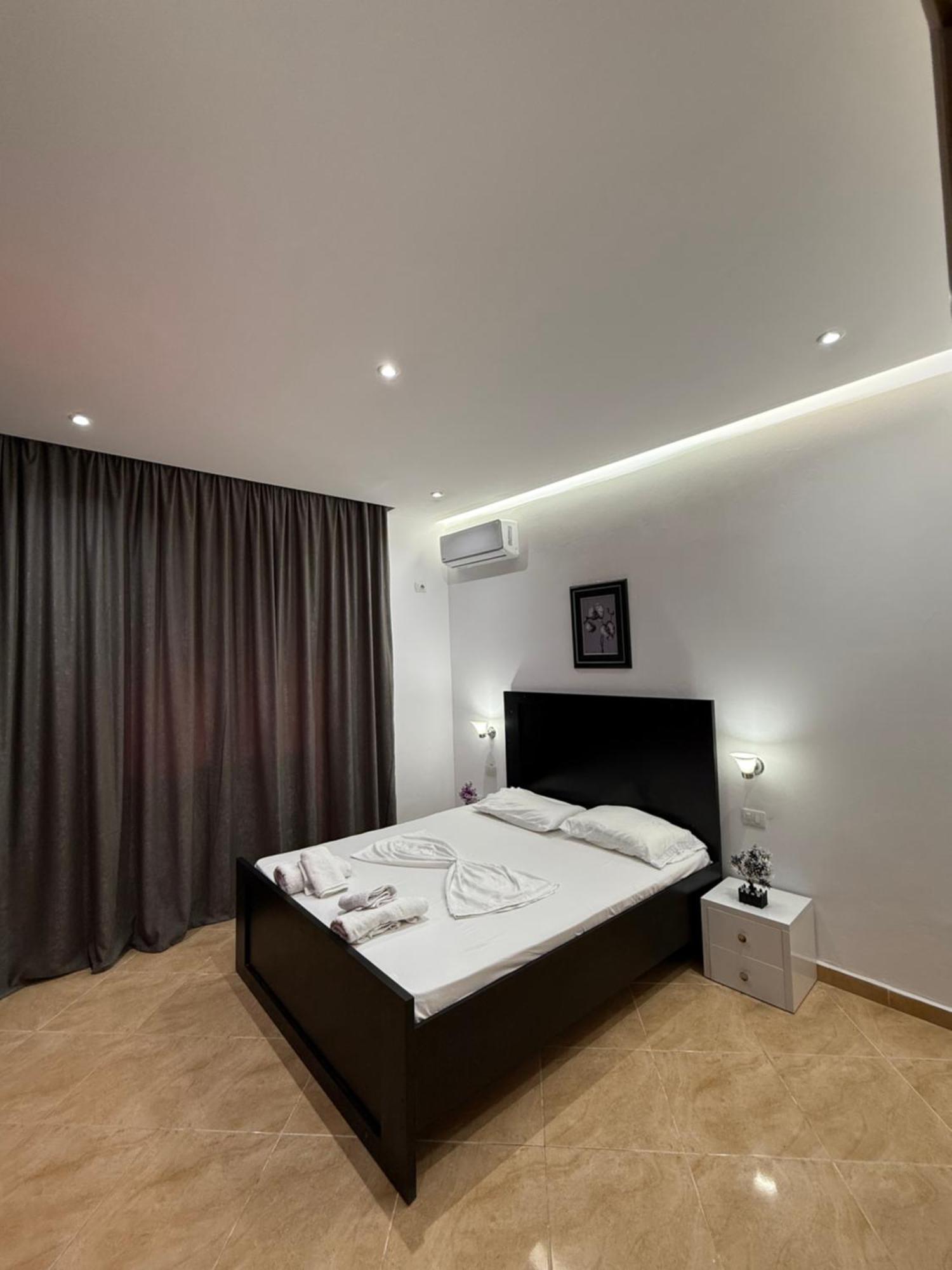 Anel'S Guesthouse Berat Eksteriør bilde